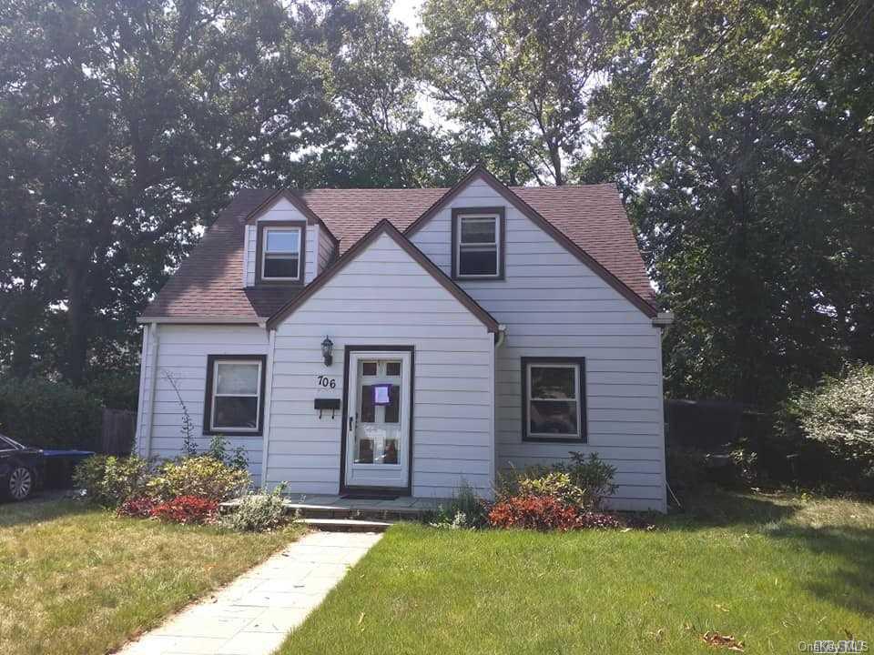 Homes for sale in West Hempstead, NY | 706 Partridge Ave, West Hempstead, NY 11552 | MLS# L3151318