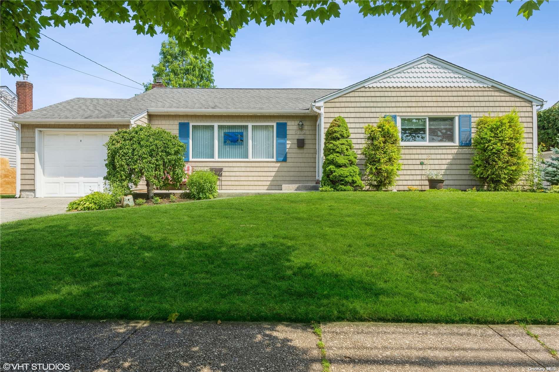 Homes for sale in West Hempstead, NY | 582 Western Park Dr, West Hempstead, NY 11552 | MLS# L3418131