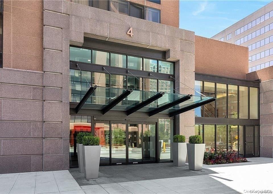 Homes for sale in White Plains, NY | 4 Martine Ave #1115, White Plains, NY 10606 | MLS# L3425002