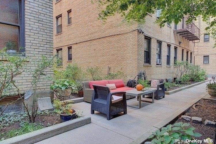 Homes for sale in New York, NY | 82 16 34 Ave #3E, New York, NY 11372 | MLS# L3535994