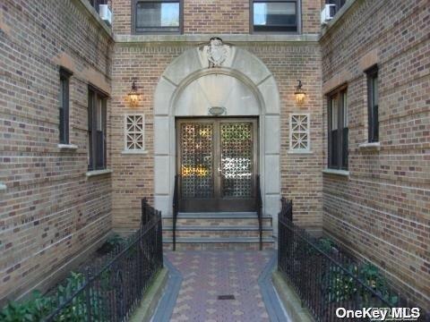 Homes for sale in New York, NY | 82 16 34 Ave #3E, New York, NY 11372 | MLS# L3535994