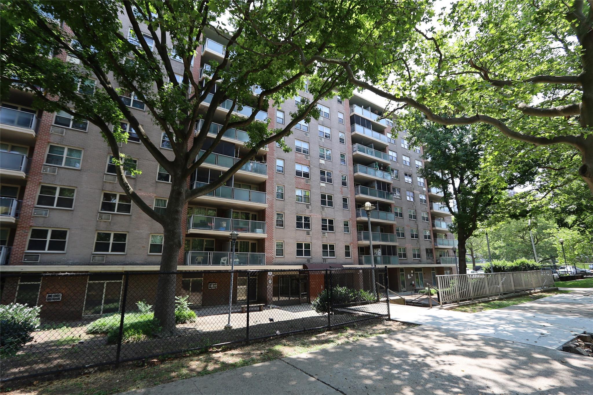 Homes for sale in New York, NY | 1065 Vermont St #3D, New York, NY 11207 | MLS# 812608