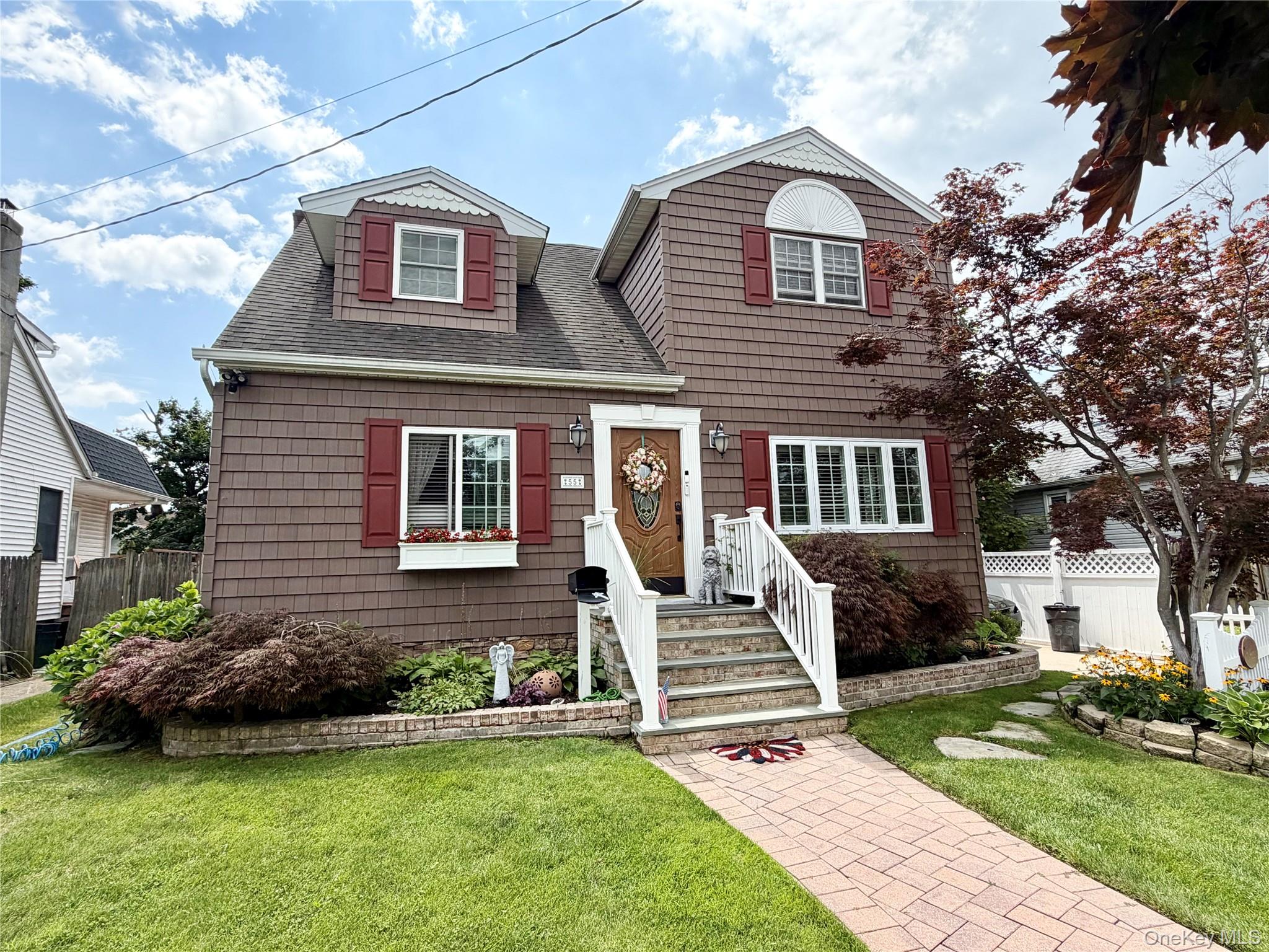 2nd image of 55 Willow Ln, Babylon, NY 11757 | MLS# 840531