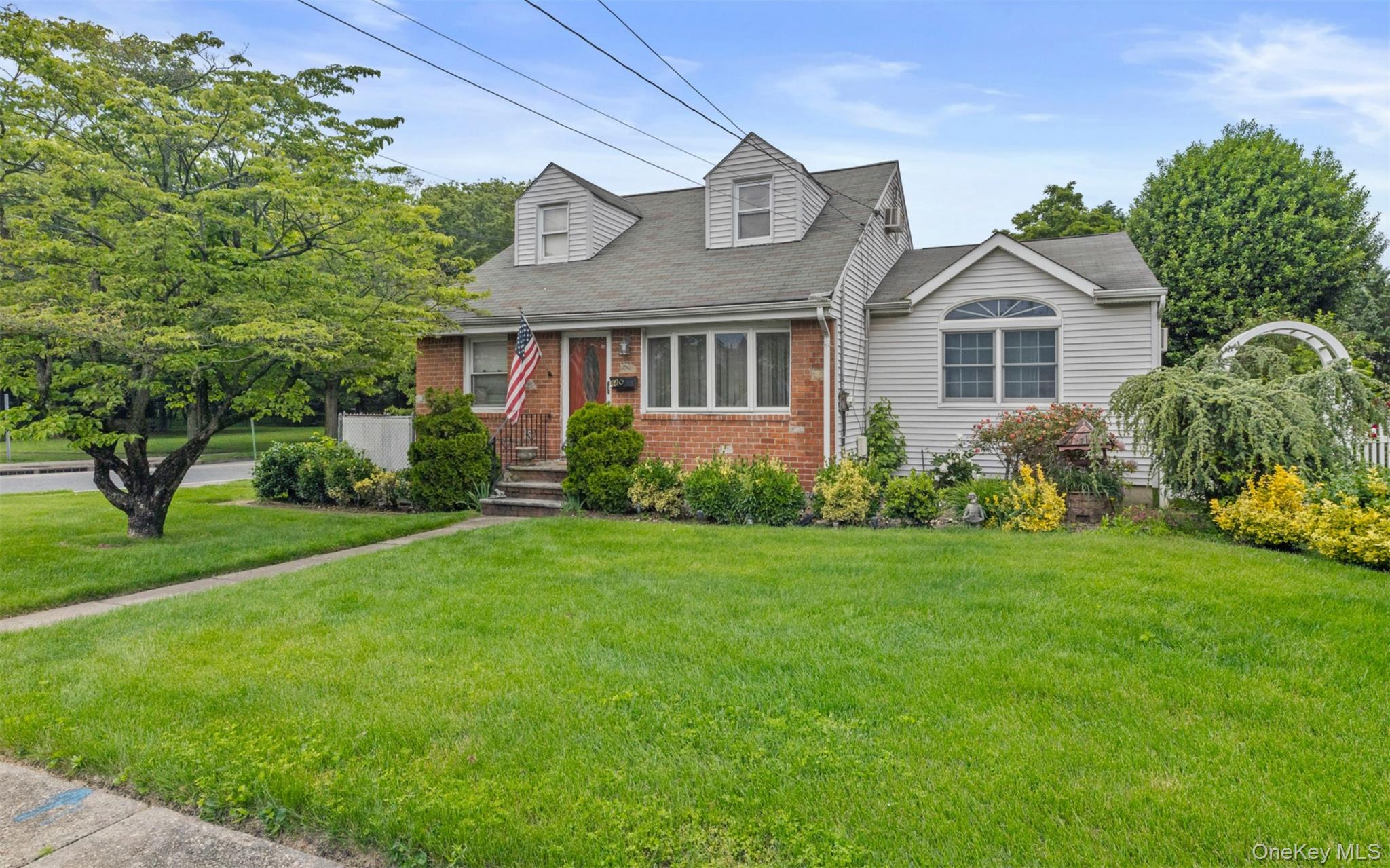 Homes for sale in North Hempstead, NY | 84 Charles St, North Hempstead, NY 11501 | MLS# 872409