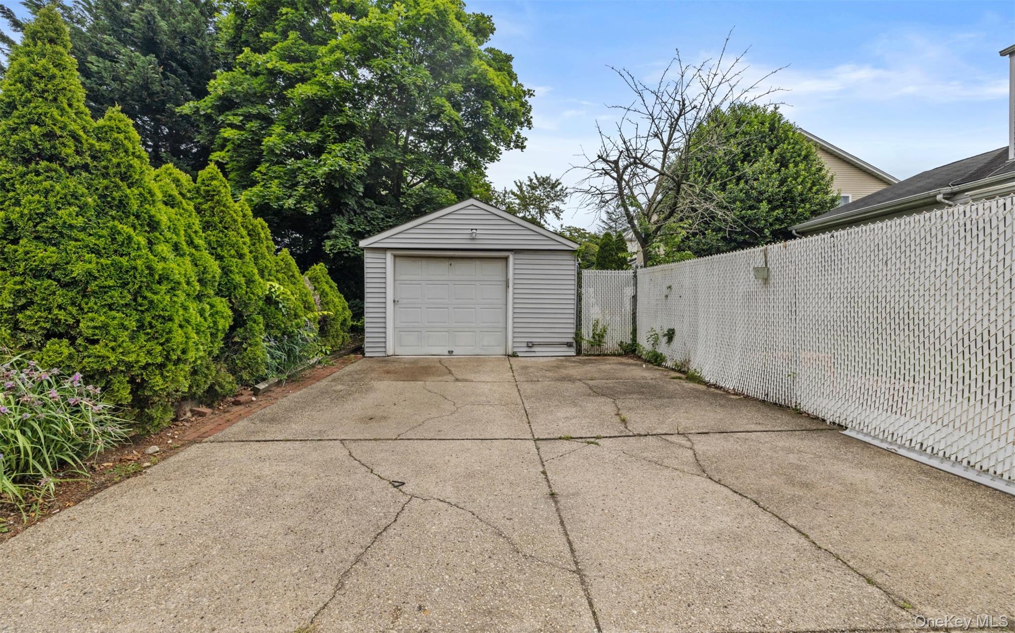 Homes for sale in North Hempstead, NY | 84 Charles St, North Hempstead, NY 11501 | MLS# 872409