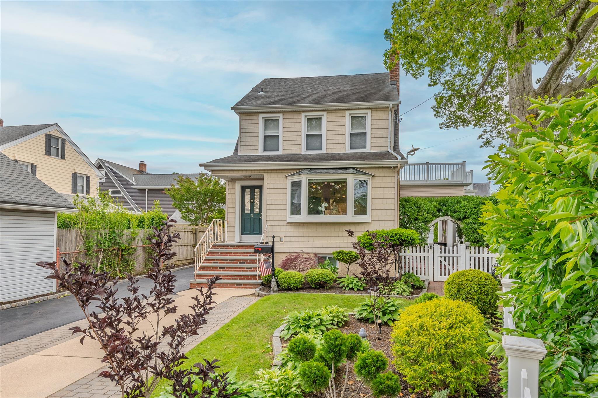 Homes for sale in Hempstead, NY | 3 Palisade Ave, Hempstead, NY 11563 | MLS# 872957