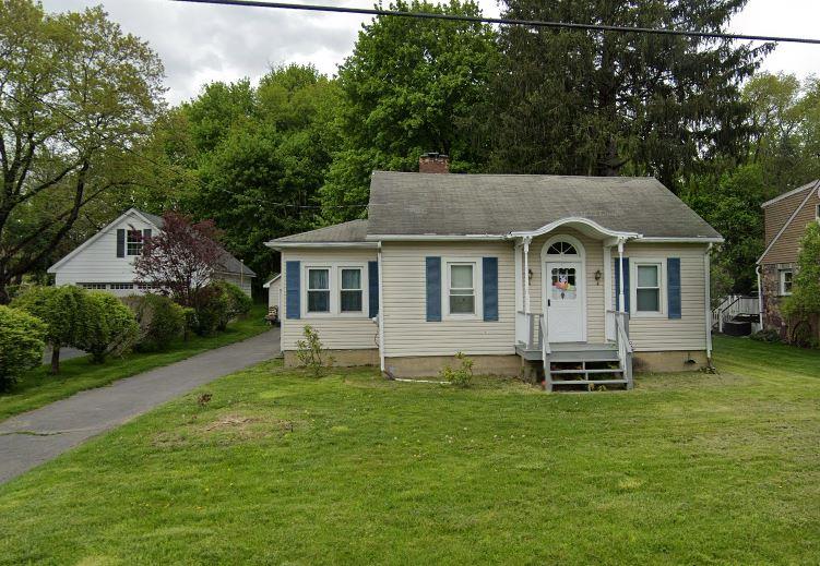 Homes for sale in Woodbury, NY | 17 Rose Pl, Woodbury, NY 10917 | MLS# 875725