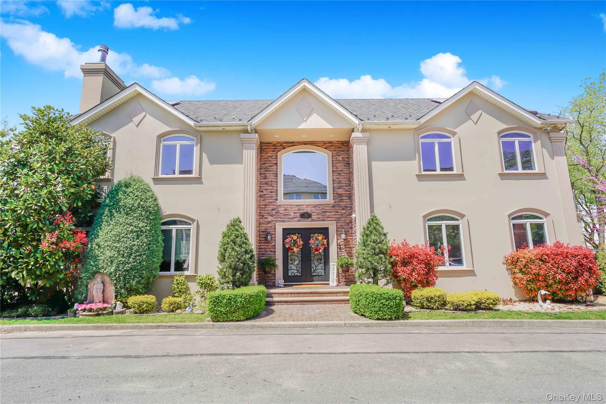 Homes for sale in New York, NY | 30 Aviva Ct, New York, NY 10307 | MLS# 877030