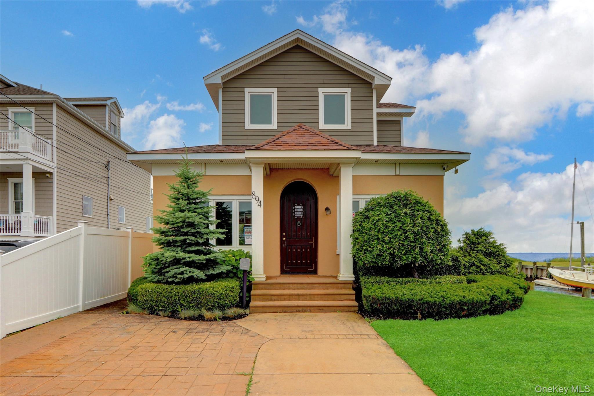 1st image of 894 Bay 9Th St, West Islip, NY 11795 | MLS# 881314