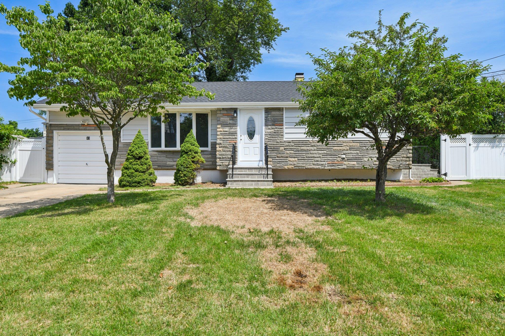 Homes for sale in Islip, NY | 43 Walton St, Islip, NY 11717 | MLS# 885940