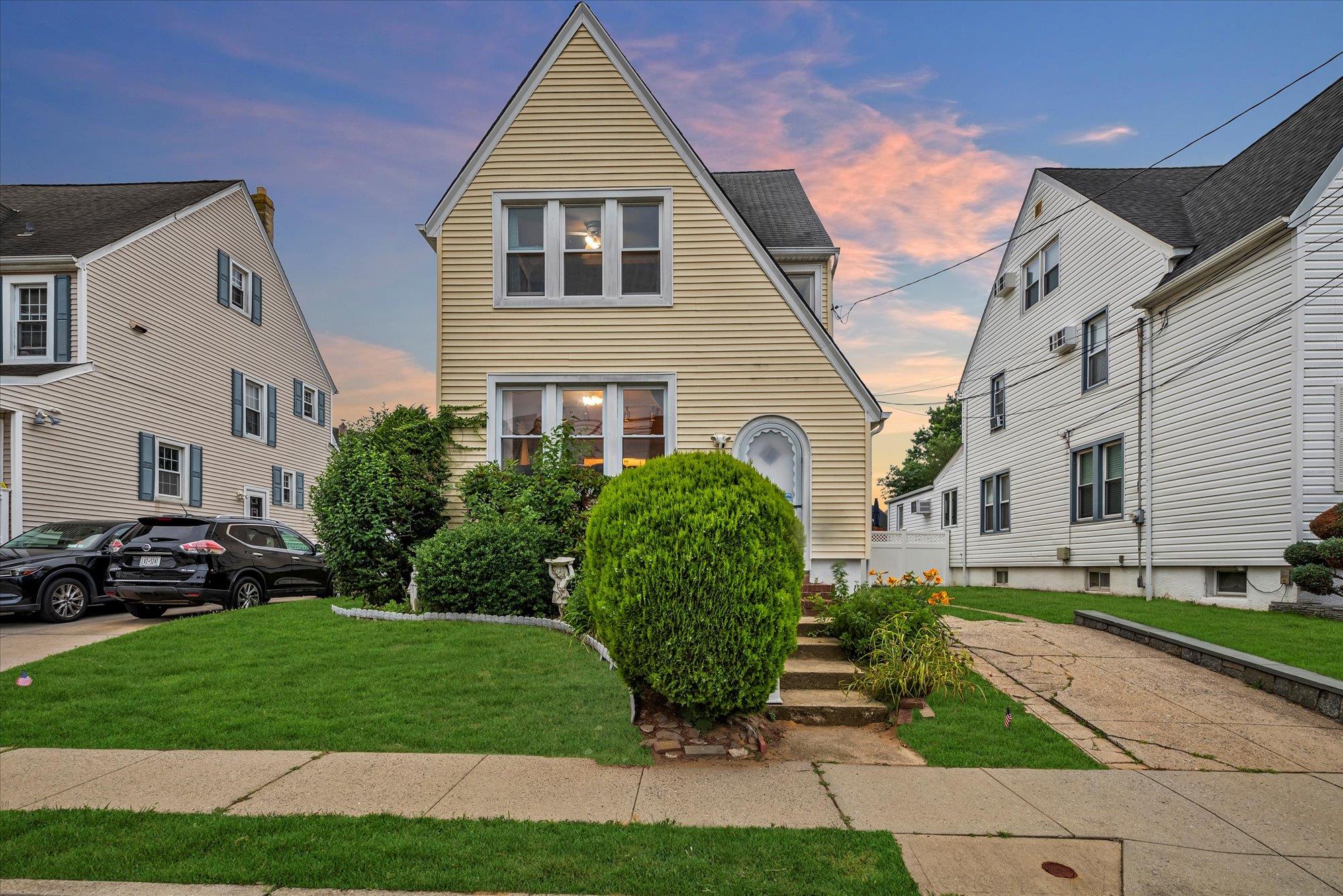 Homes for sale in Hempstead, NY | 48 Carstairs Rd, Hempstead, NY 11581 | MLS# 886962