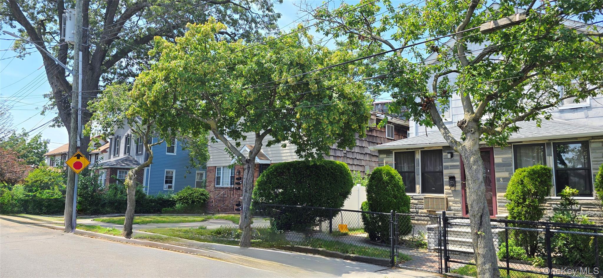 Homes for sale in New York, NY | 13834 247Th St, New York, NY 11422 | MLS# 887494