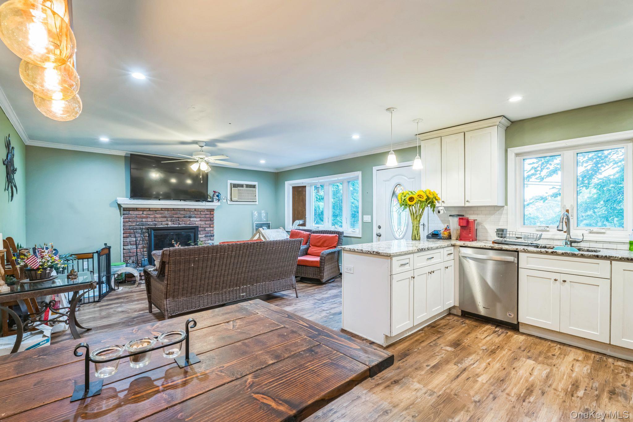5th image of 39 Willow Rd, Brookhaven, NY 11778 | MLS# 896888