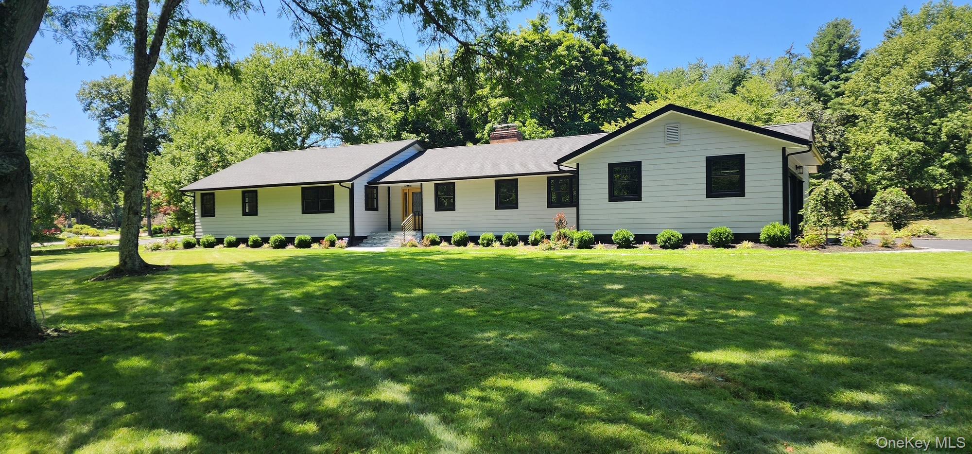 2nd image of 19 Michaels Ln, Oyster Bay, NY 11545 | MLS# 906140