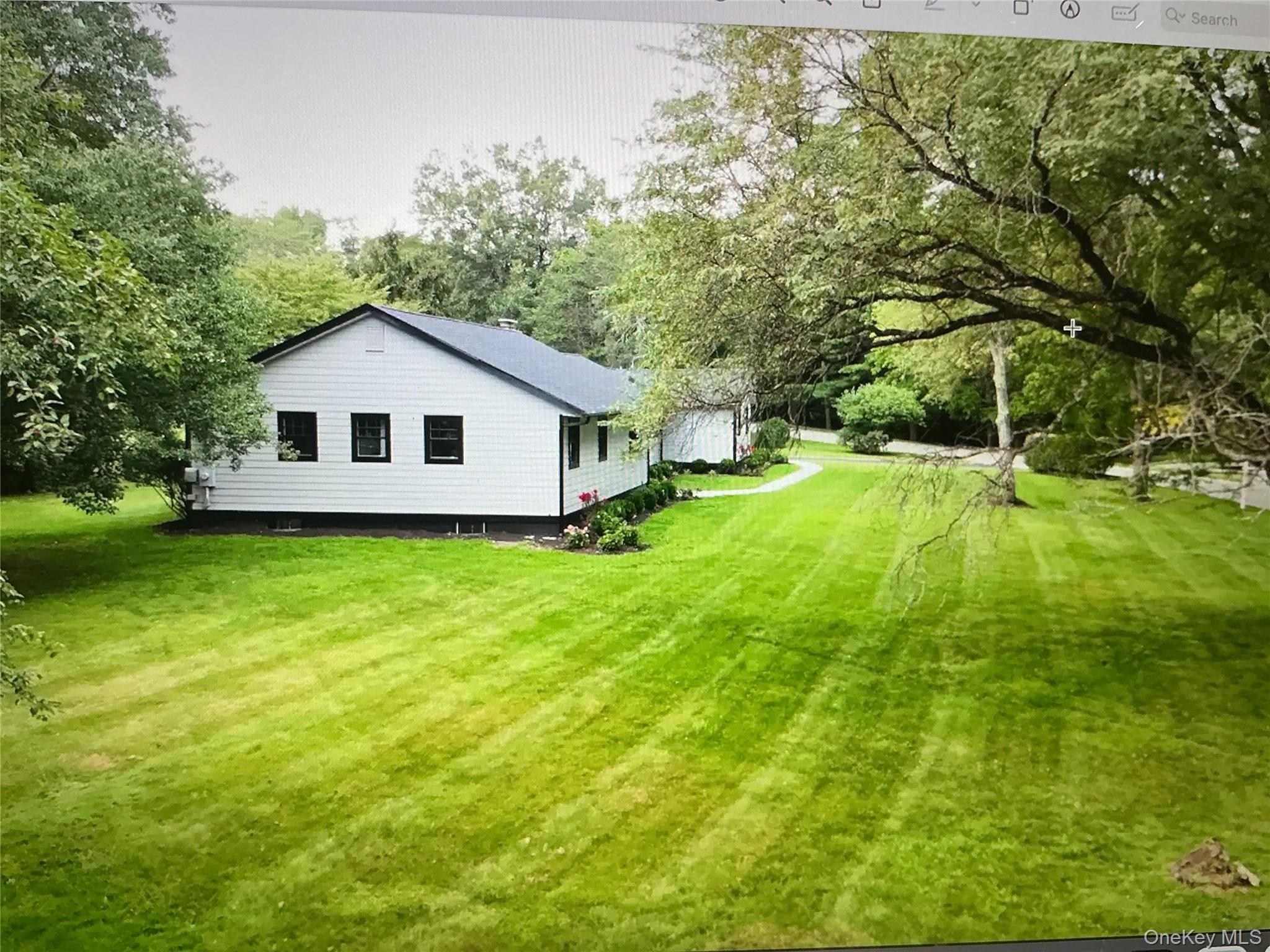 33rd image of 19 Michaels Ln, Oyster Bay, NY 11545 | MLS# 906140