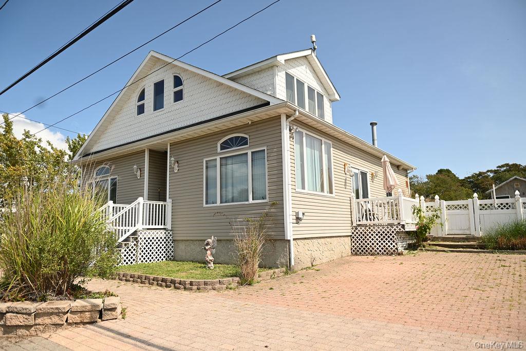 4th image of 115 Riviera Dr, Mastic Beach, NY 11951 | MLS# 910153