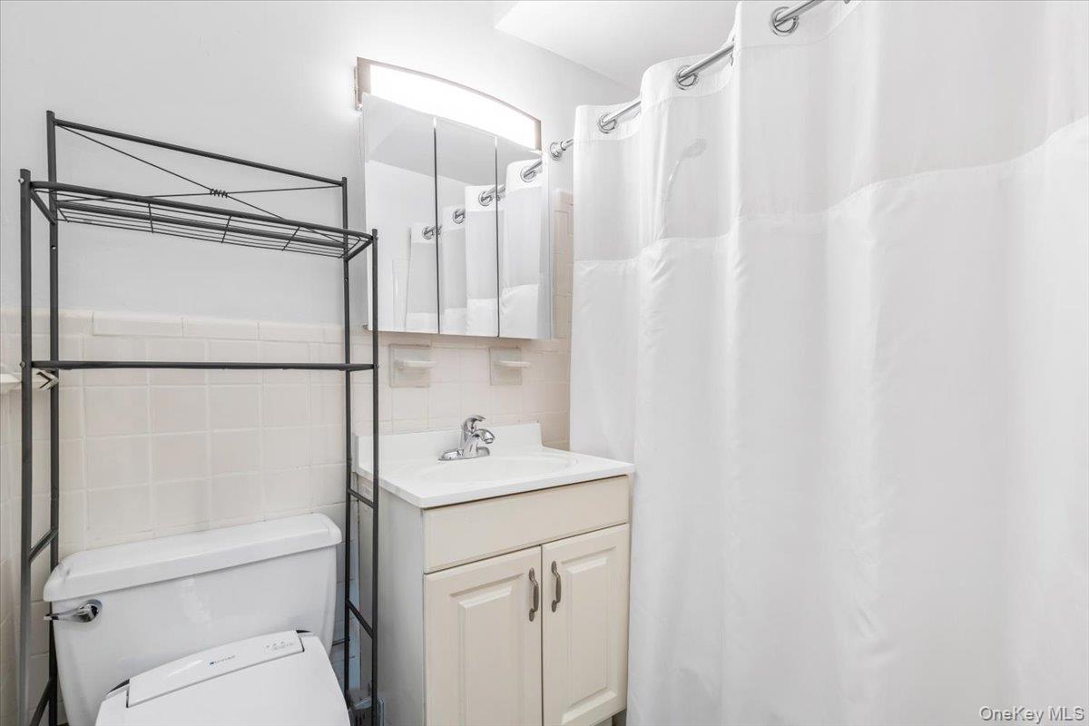 2nd image of 260 Garth Rd, Eastchester, NY 10583