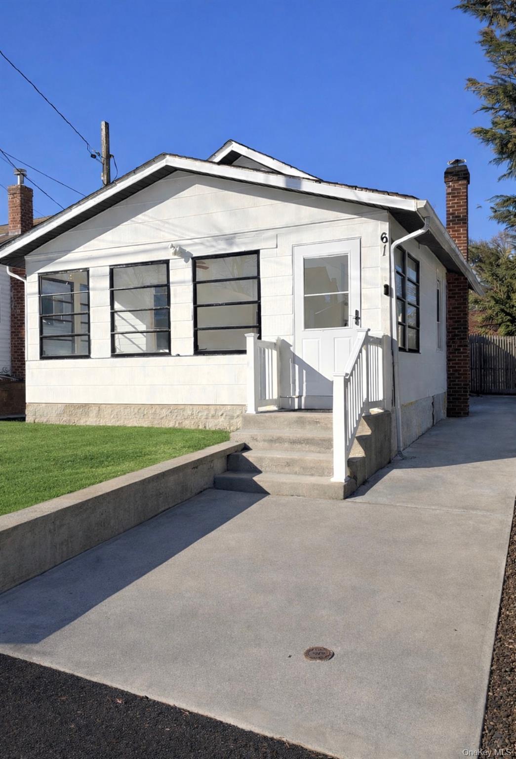 Homes for sale in Islip, NY | 61 Eastview Rd, Islip, NY 11779 | MLS# 920004