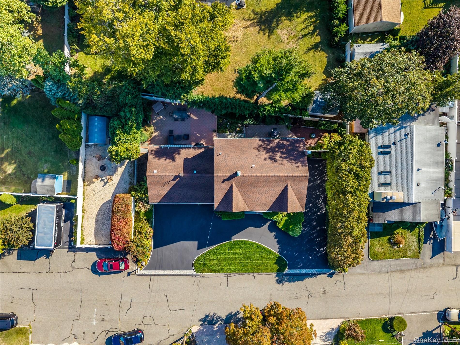 Homes for sale in Oyster Bay, NY | 18 Violet Rd, Oyster Bay, NY 11709 | MLS# 920497