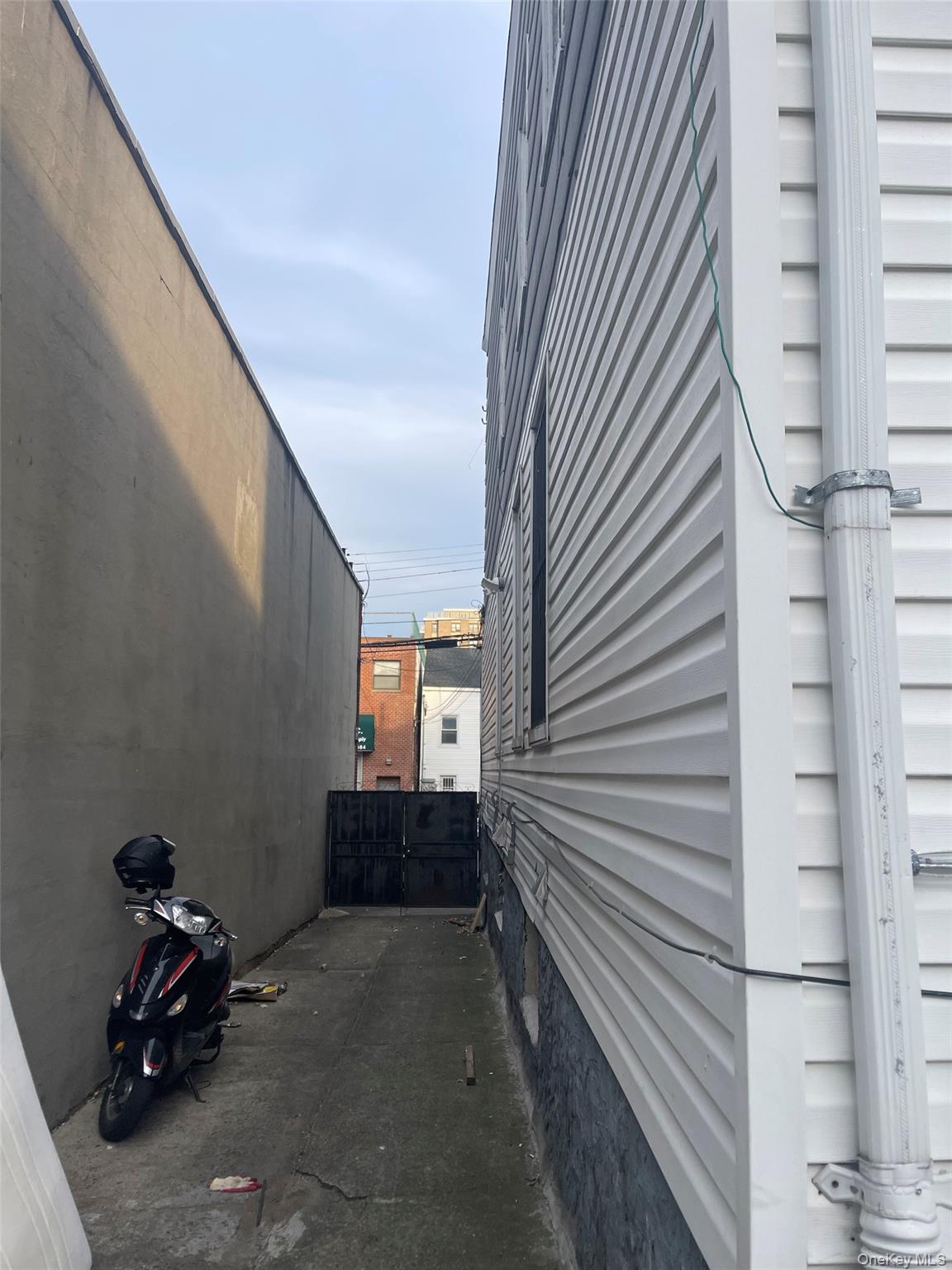 Homes for sale in New York, NY | 33 20 Farrington St, New York, NY 11354 | MLS# 934305