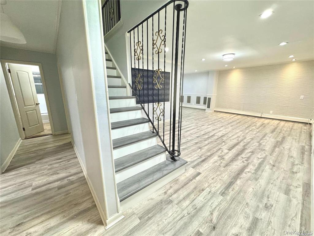 Homes for sale in North Hempstead, NY | 107 Baker Hill Rd, North Hempstead, NY 11023 | MLS# 937694