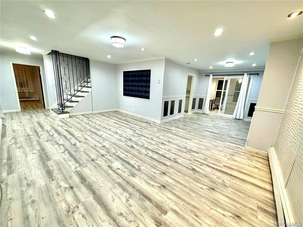 Homes for sale in North Hempstead, NY | 107 Baker Hill Rd, North Hempstead, NY 11023 | MLS# 937694