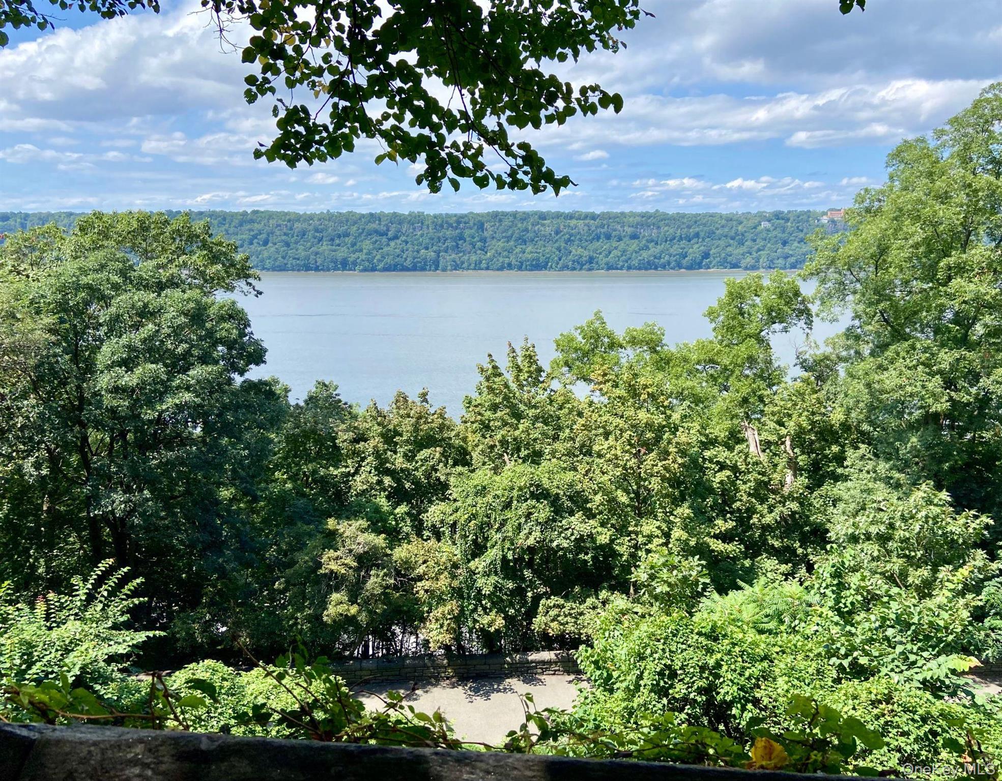 2nd image of 225 Bennett Ave #2R, New York, NY 10040 | MLS# 942478