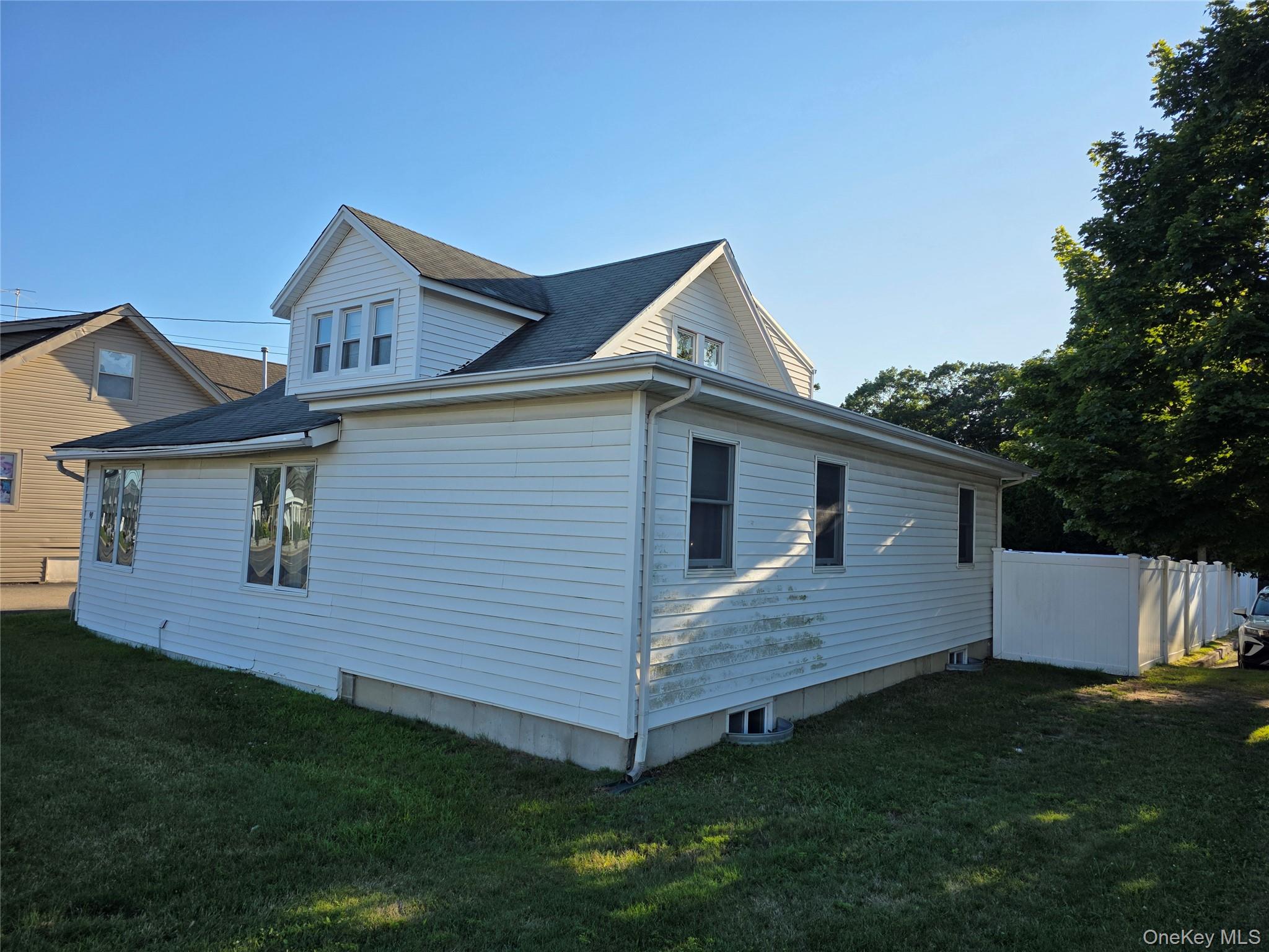 2nd image of 90 Medford Ave, Brookhaven, NY 11772 | MLS# 945991