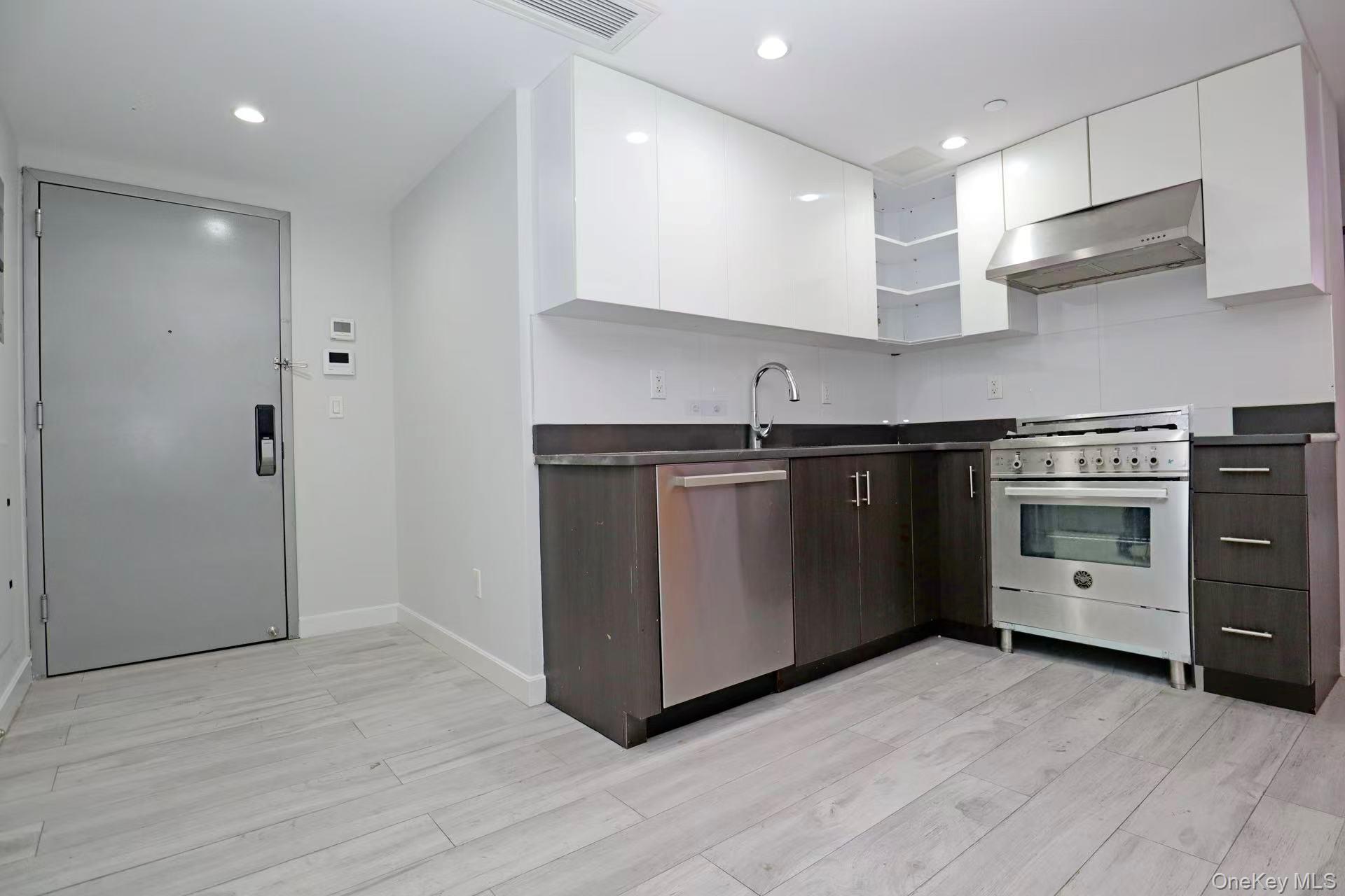 3rd image of 15815 Union Turnpike, New York, NY 11366