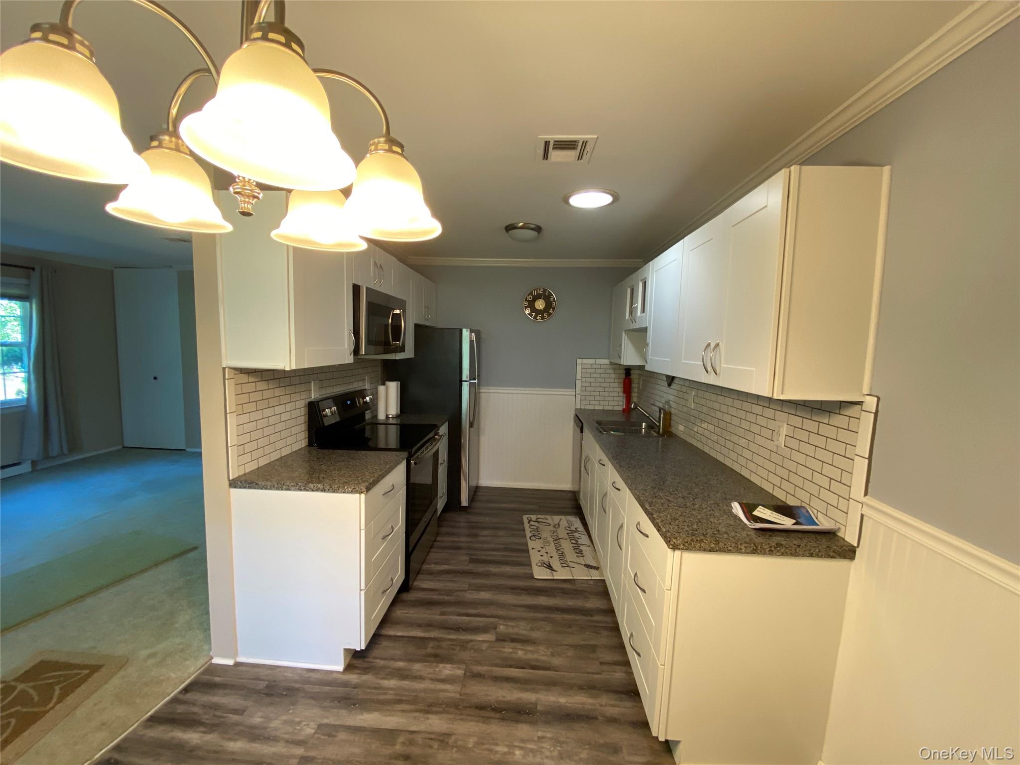 5th image of 274 Berwick Ct #A, Brookhaven, NY 11961 | MLS# 948785