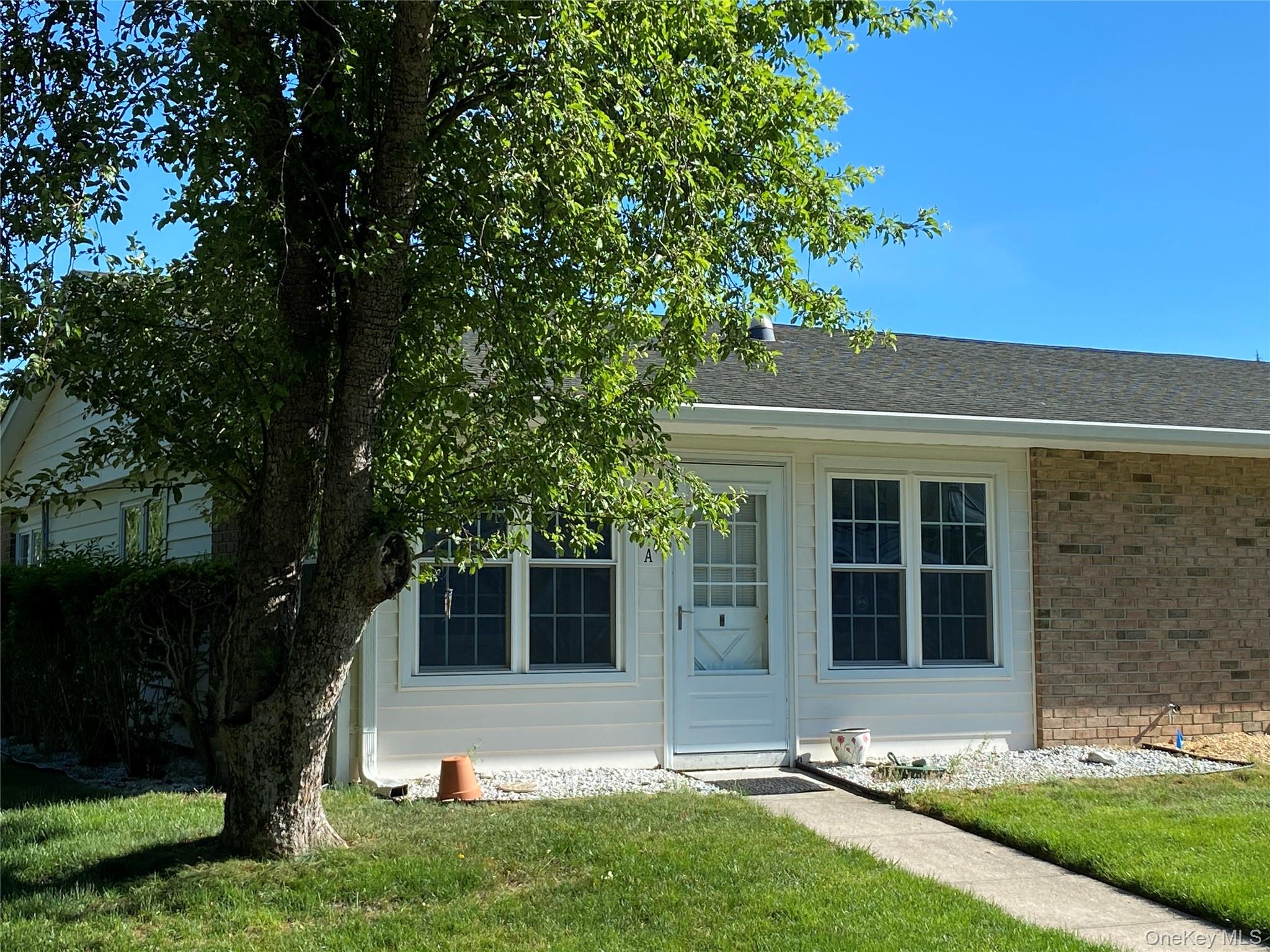 2nd image of 274 Berwick Ct #A, Brookhaven, NY 11961 | MLS# 948785