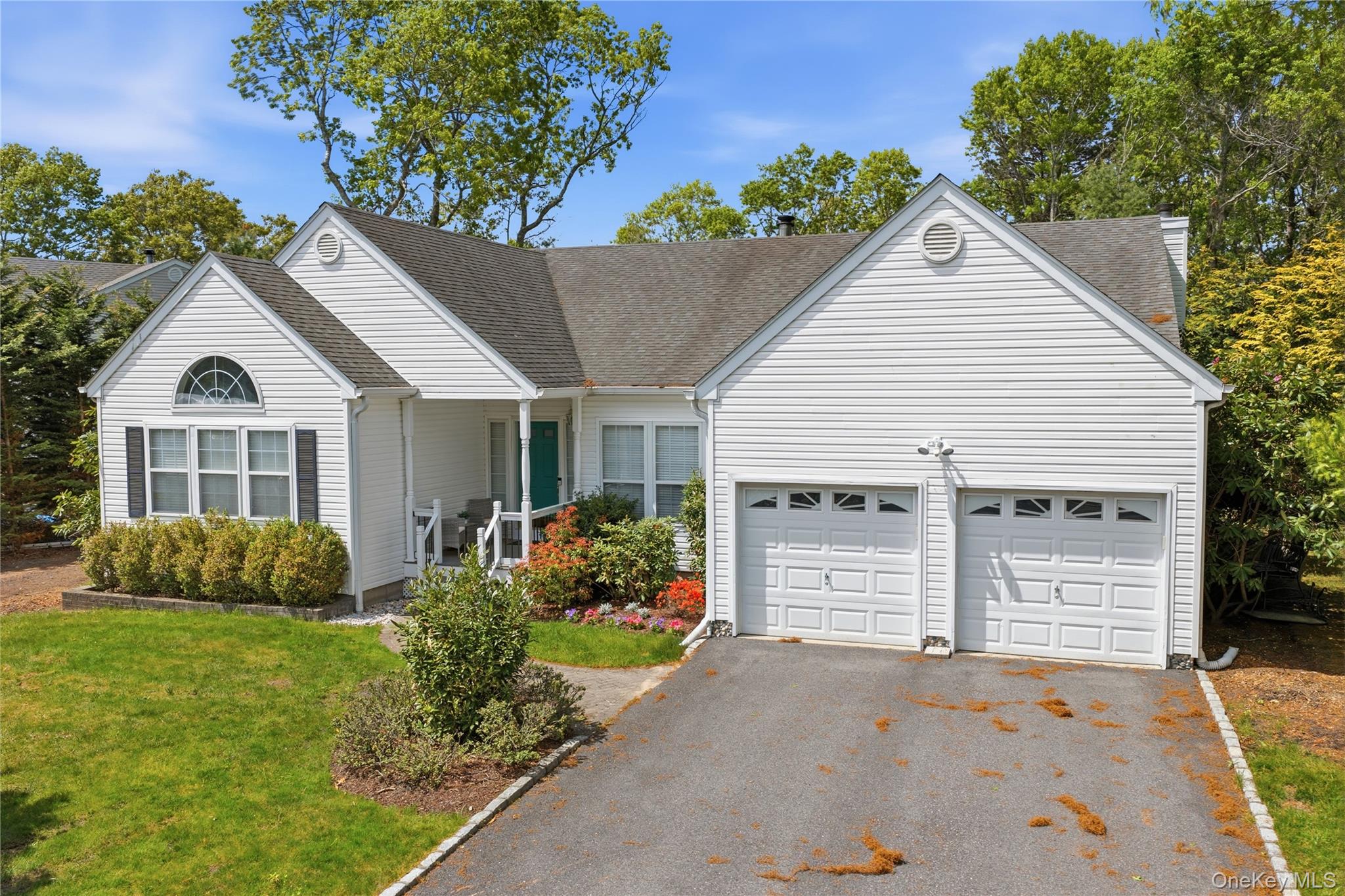 Homes for sale in Southampton, NY | 5 Wood Hollow Dr, Southampton, NY 11977 | MLS# 950808