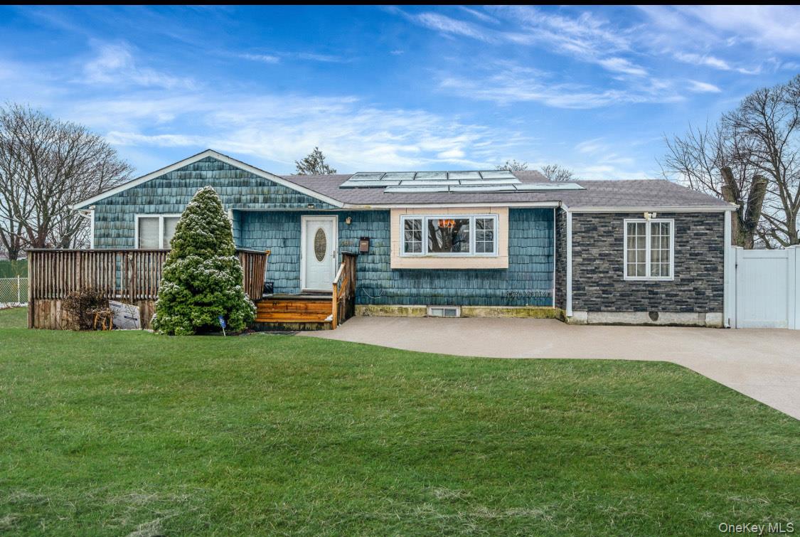 Homes for sale in Islip, NY | 160 Stahley St, Islip, NY 11717 | MLS# 952877