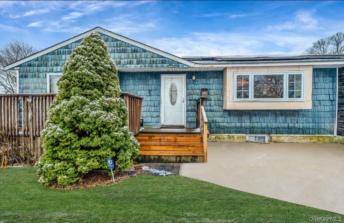 Homes for sale in Islip, NY | 160 Stahley St, Islip, NY 11717 | MLS# 952877