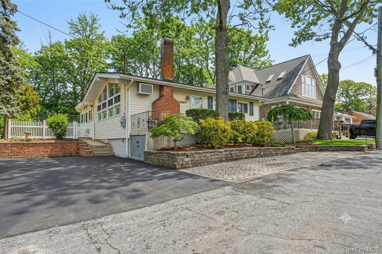 1st image of 36 Oak Ln, Riverhead, NY 11792 | MLS# 952927