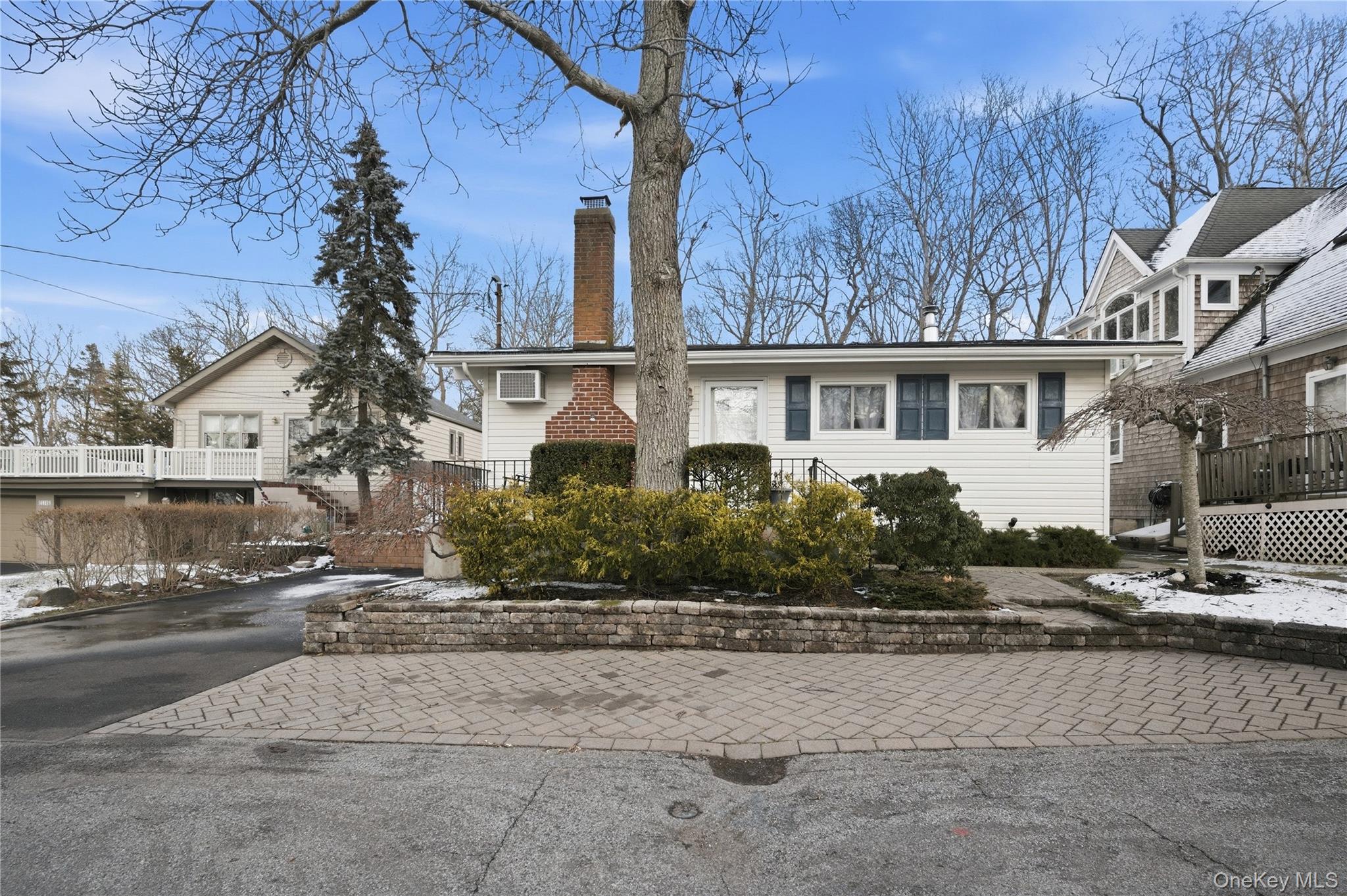 2nd image of 36 Oak Ln, Riverhead, NY 11792 | MLS# 952927
