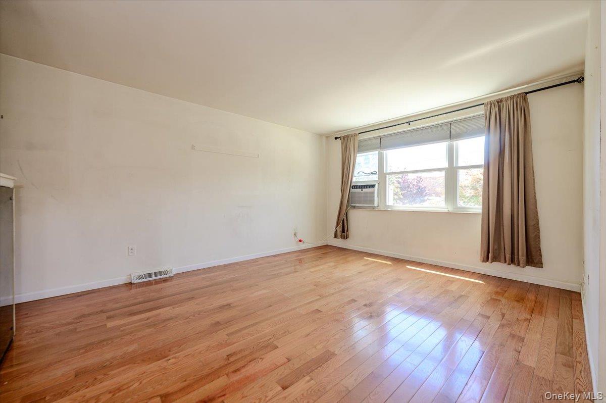 5th image of 192 Huntington Ave, New York, NY 10465 | MLS# 953518