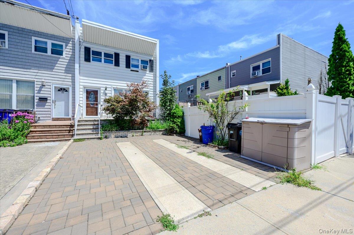 2nd image of 192 Huntington Ave, New York, NY 10465 | MLS# 953518