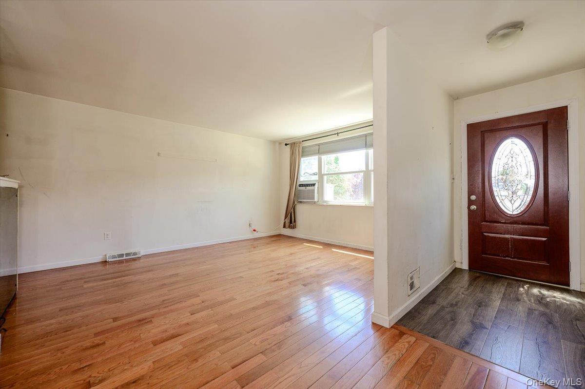 4th image of 192 Huntington Ave, New York, NY 10465 | MLS# 953518