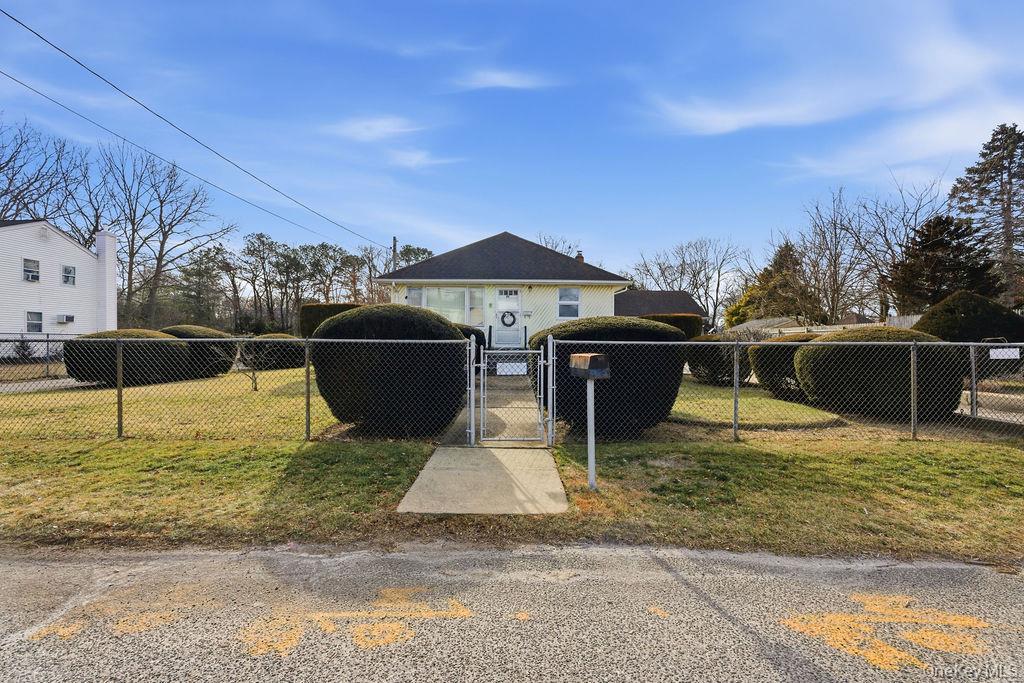 Homes for sale in Islip, NY | 92 Apple St, Islip, NY 11717 | MLS# 953740