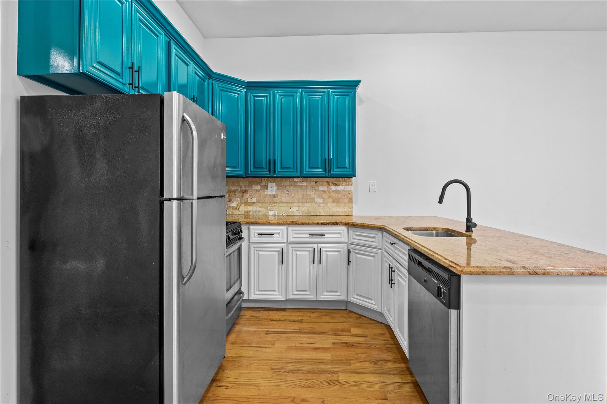 Homes for sale in New York, NY | 255 Lincoln Ave, New York, NY 11208 | MLS# 954291