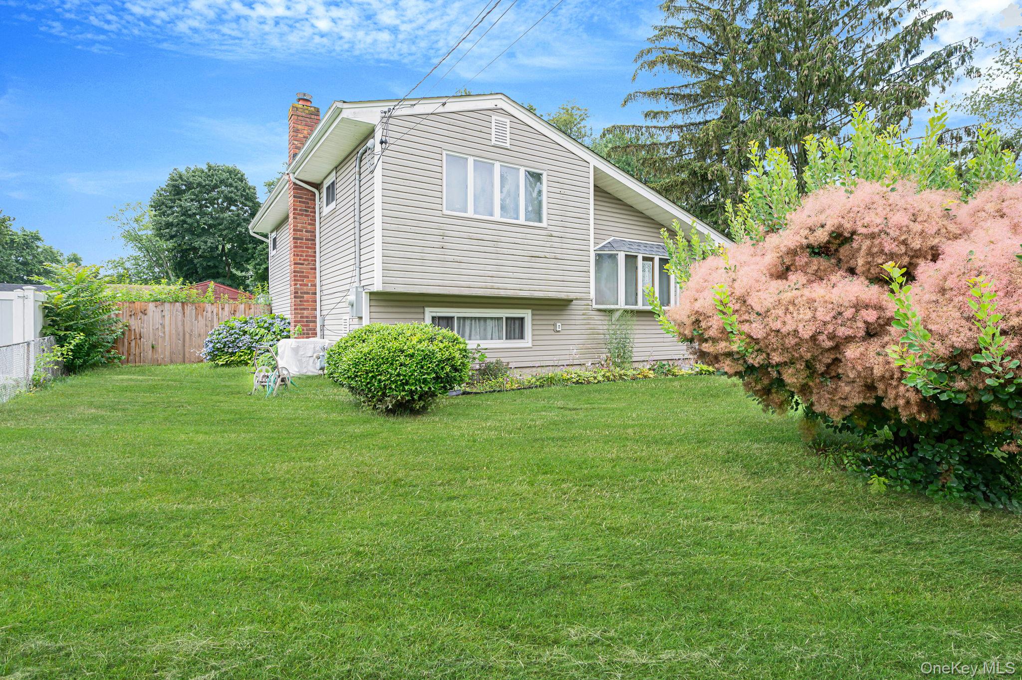 Homes for sale in Islip, NY | 10 Laurie Rd, Islip, NY 11717 | MLS# 956046