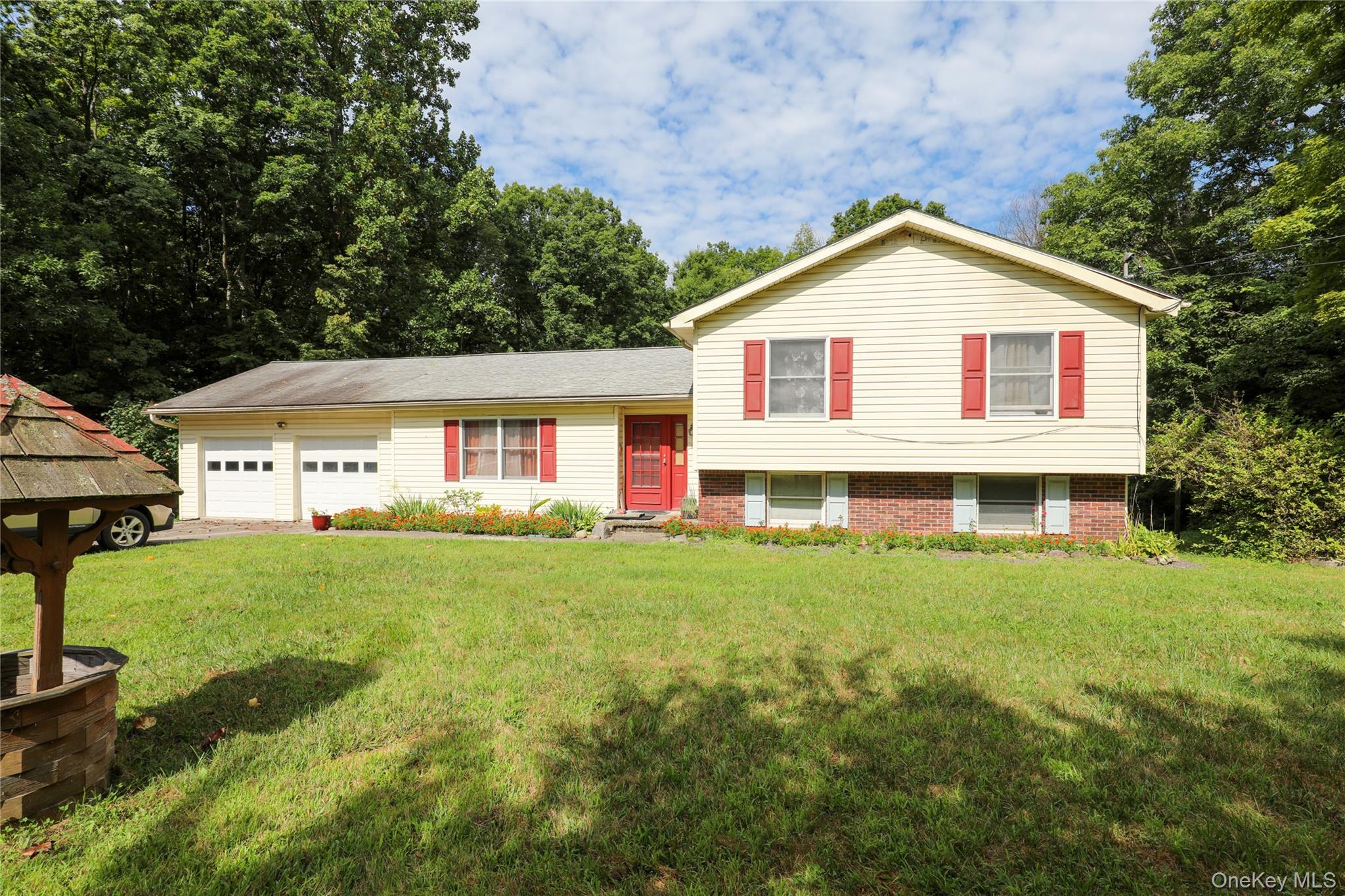 Homes for sale in Lloyd, NY | 38 Roxanne Blvd, Lloyd, NY 12528 | MLS# 956763