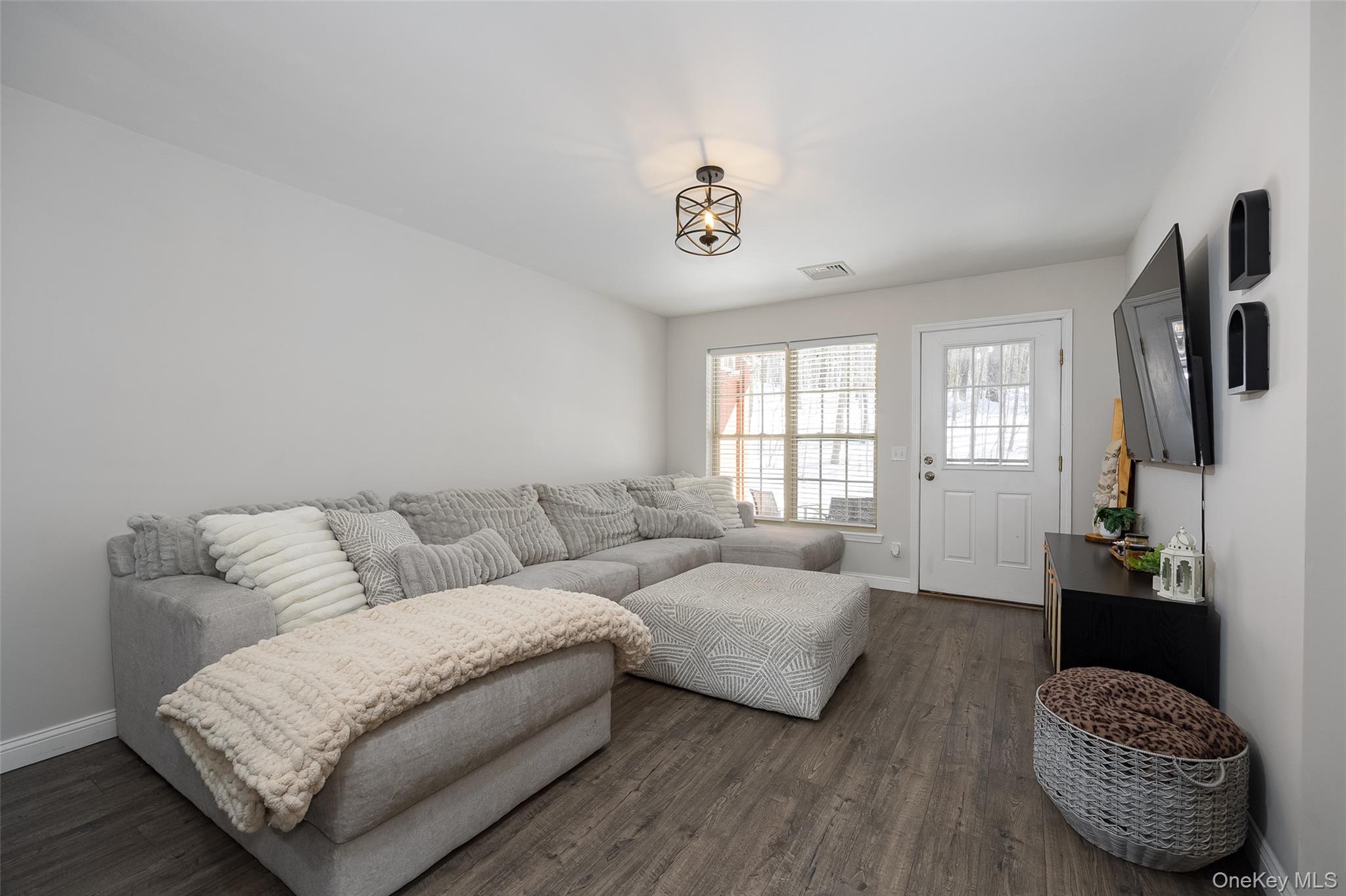 Homes for sale in Lloyd, NY | 787 Gregory Ct, Lloyd, NY 12528 | MLS# 957064