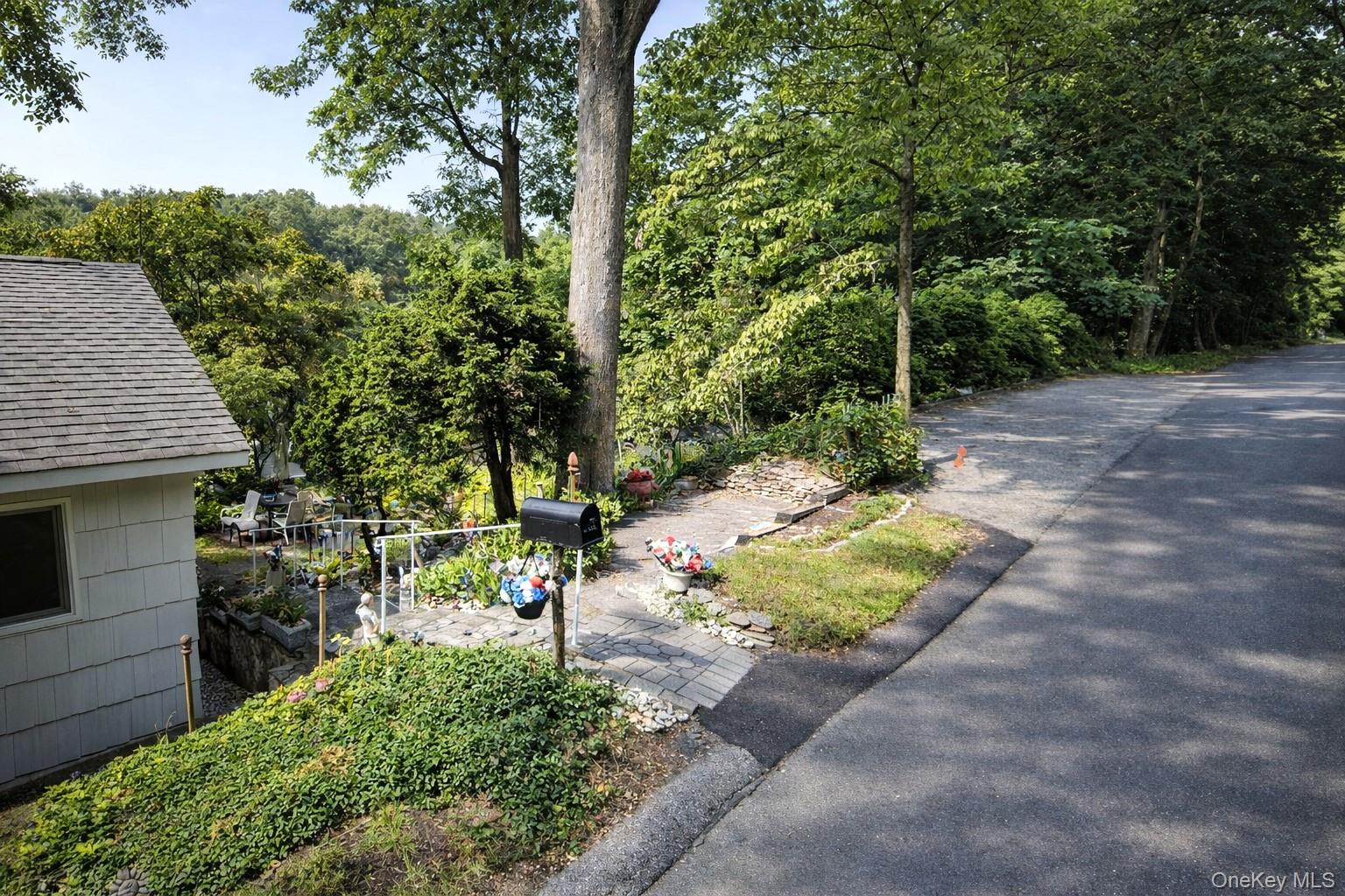 Homes for sale in Smithtown, NY | 22 Hill Rd, Smithtown, NY 11780 | MLS# 957742