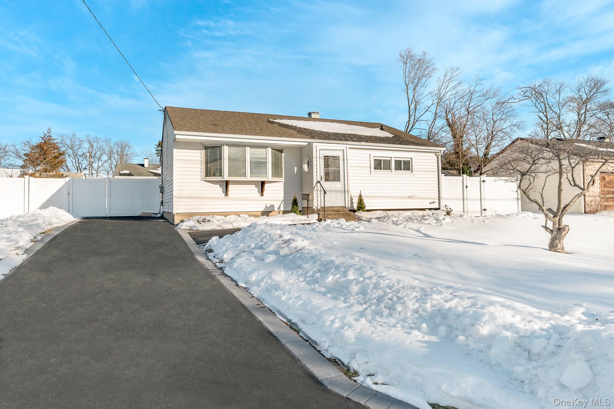 Homes for sale in Islip, NY | 165 Westwood Dr, Islip, NY 11717 | MLS# 957814