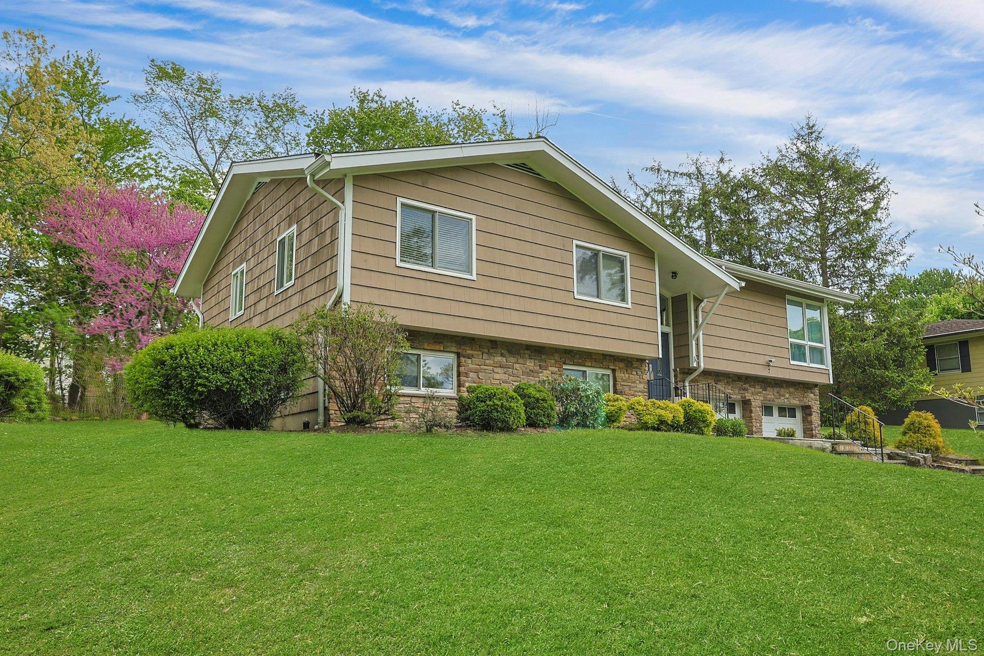 3rd image of 7 Lorenz Dr, Valhalla, NY 10595 | MLS# 958018
