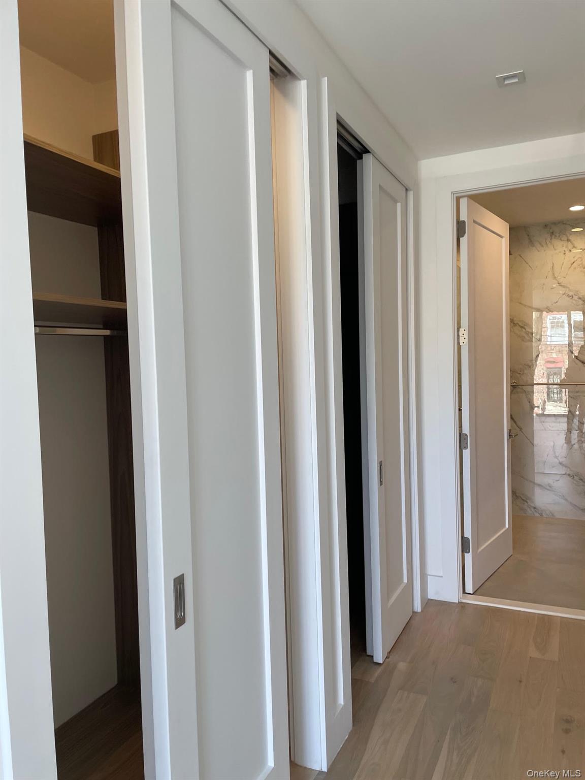 Homes for sale in New York, NY | 19 14 21st Road #2A, New York, NY 11105 | MLS# 961366