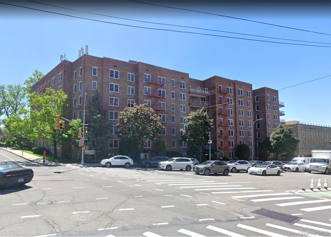 2nd image of 241 20 Northern Blvd #4A, Little Neck, NY 11362 | MLS# 962501