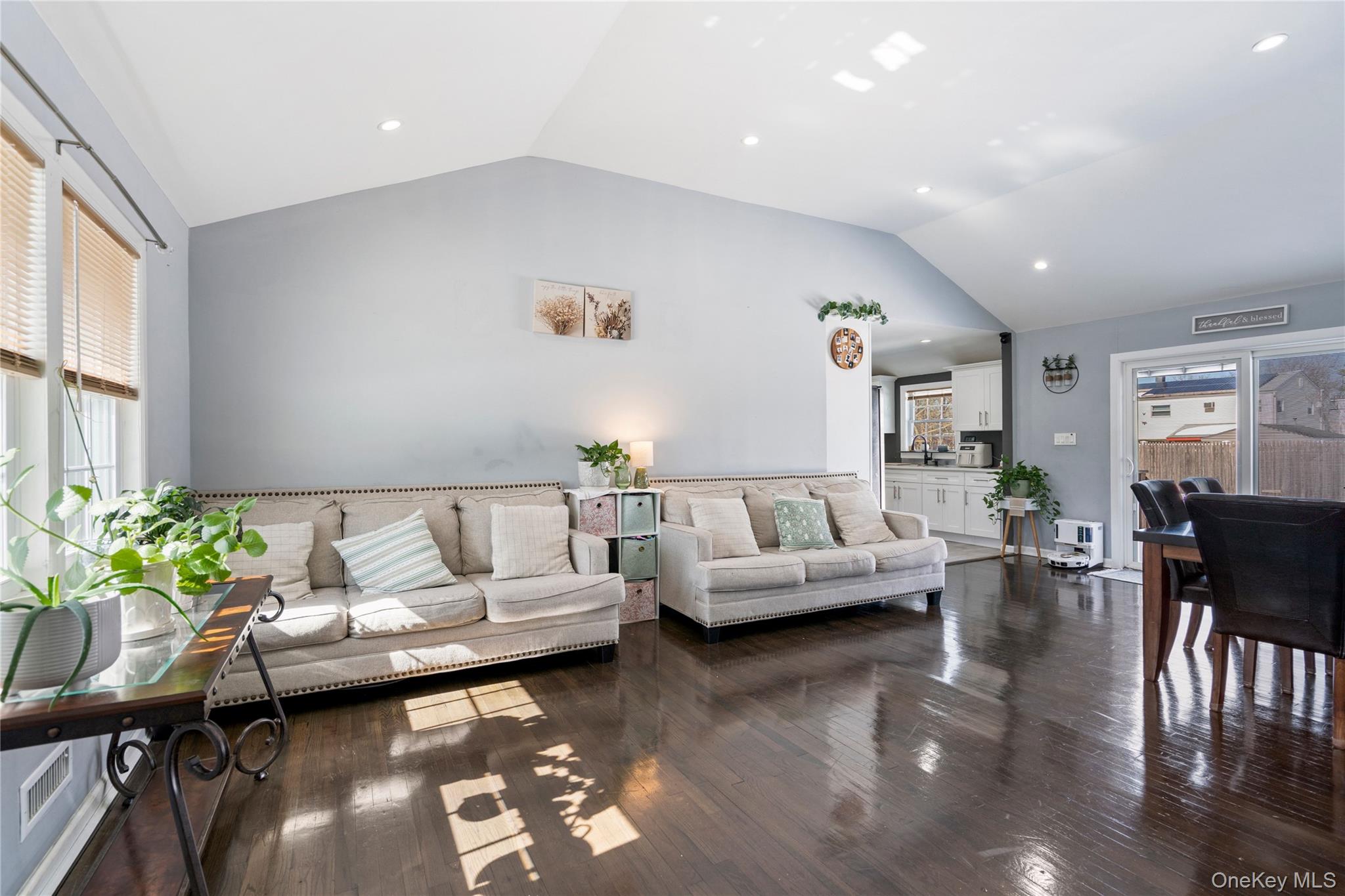 5th image of 109 New York Ave, Bay Shore, NY 11706 | MLS# 963990